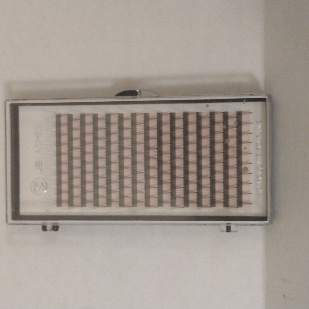 JB Lashes Pro pre-made fan
